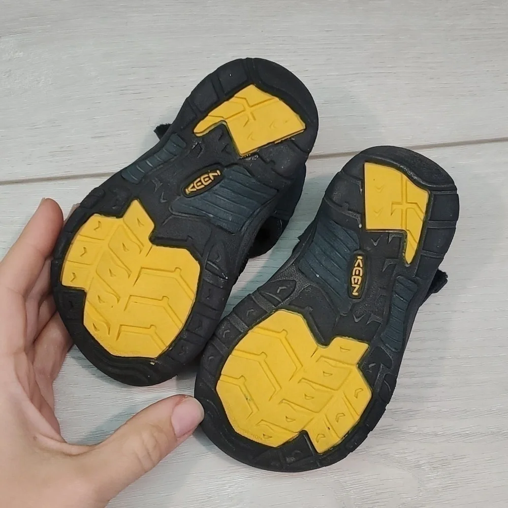 Keen Boys Kids Outdoor Fisherman hiking Waterproof sandals shoes sz 4 Toddler